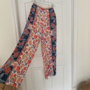 Flying tomato pants size small